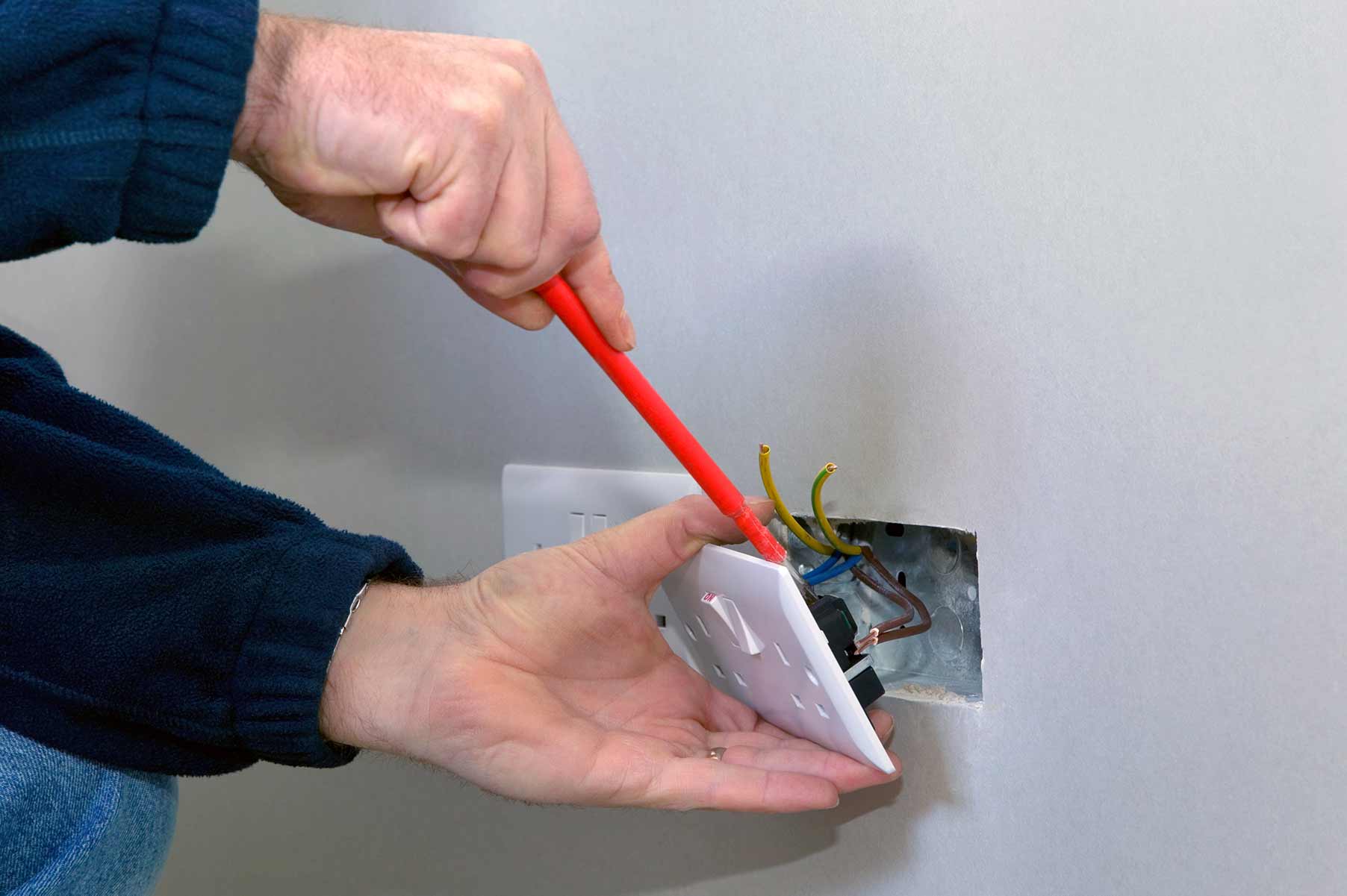 Our electricians can install plug sockets for domestic and commercial proeprties in Bayswater and the local area. 